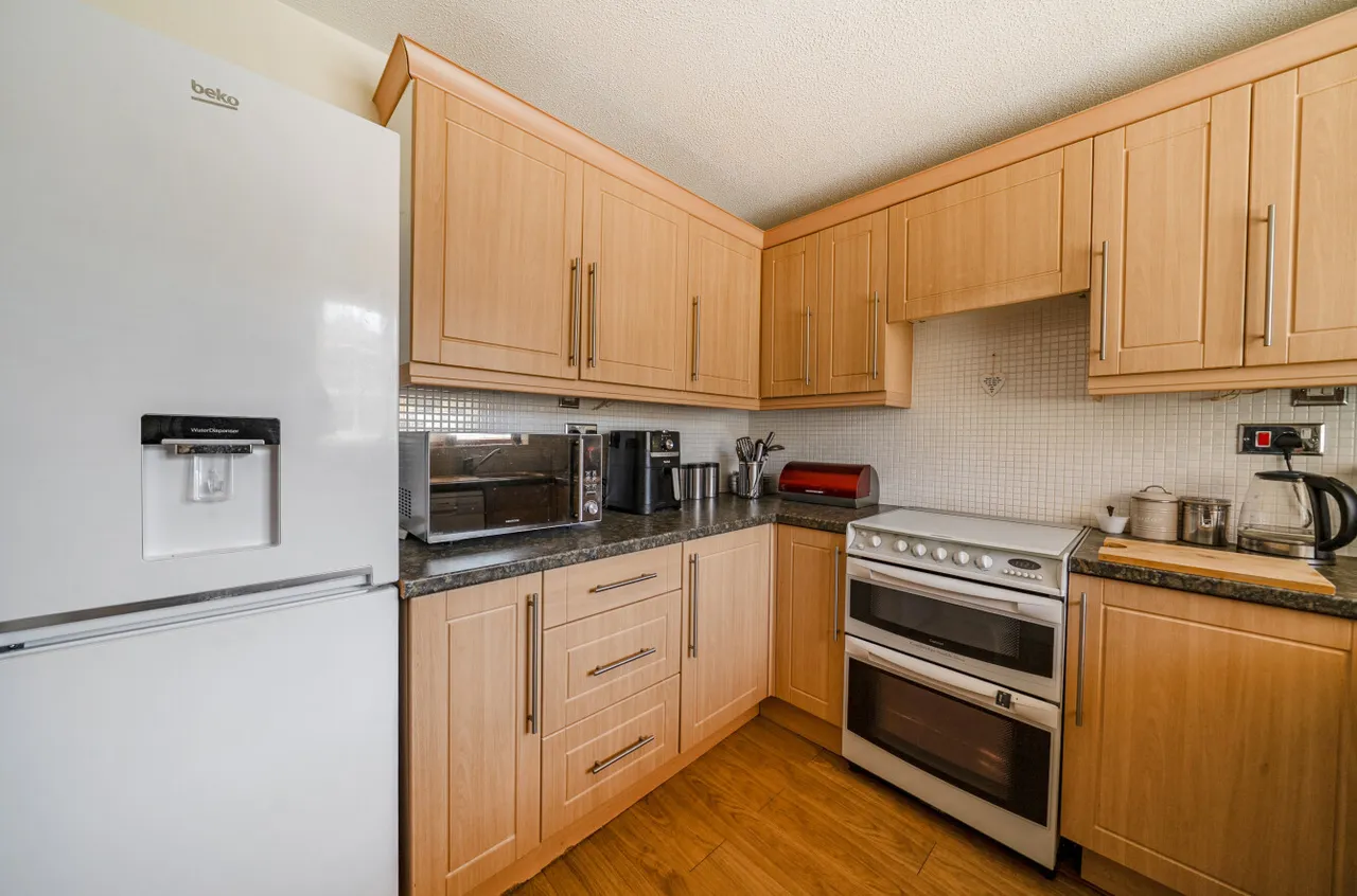 Hawkesworth Drive, Bagshot, Surrey, GU19 5QZ, photo 8