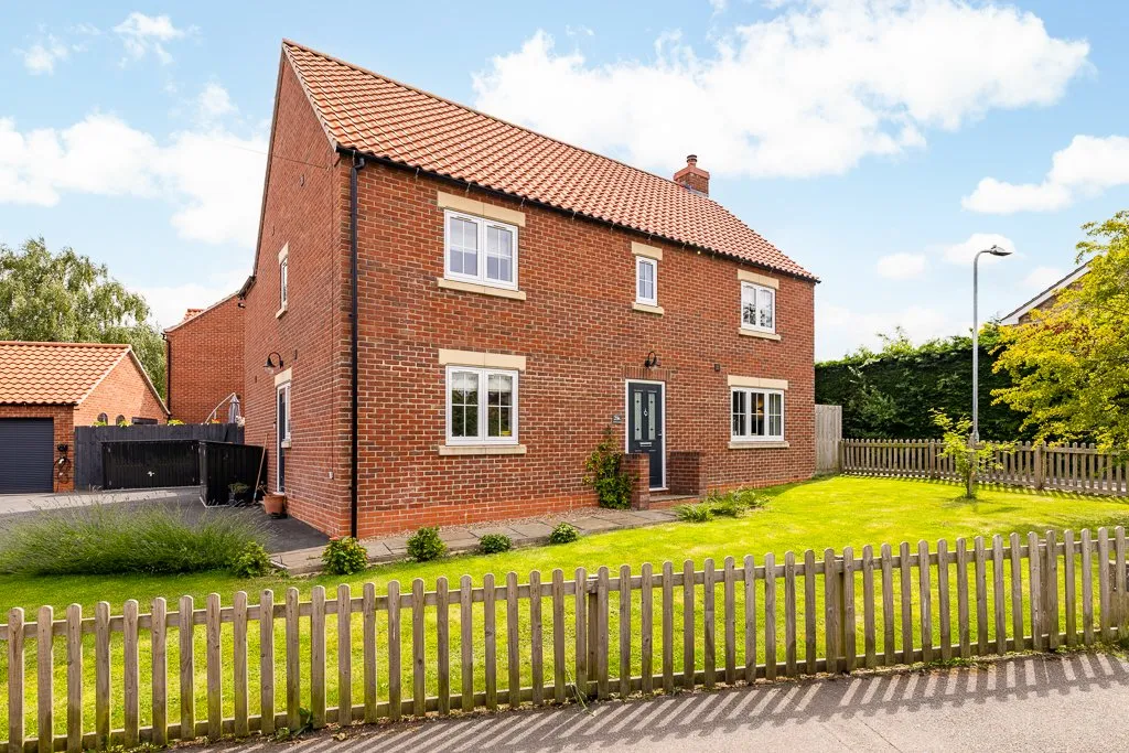 4 bed house for sale, Grantham Road, Ropsley, NG33