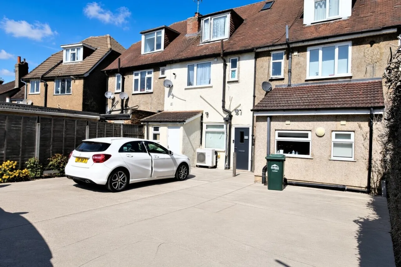 Feltham Hill Road, Ashford, photo 6
