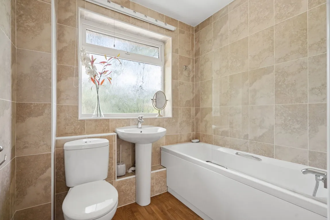 Little Hill, Heronsgate, WD3, photo 14