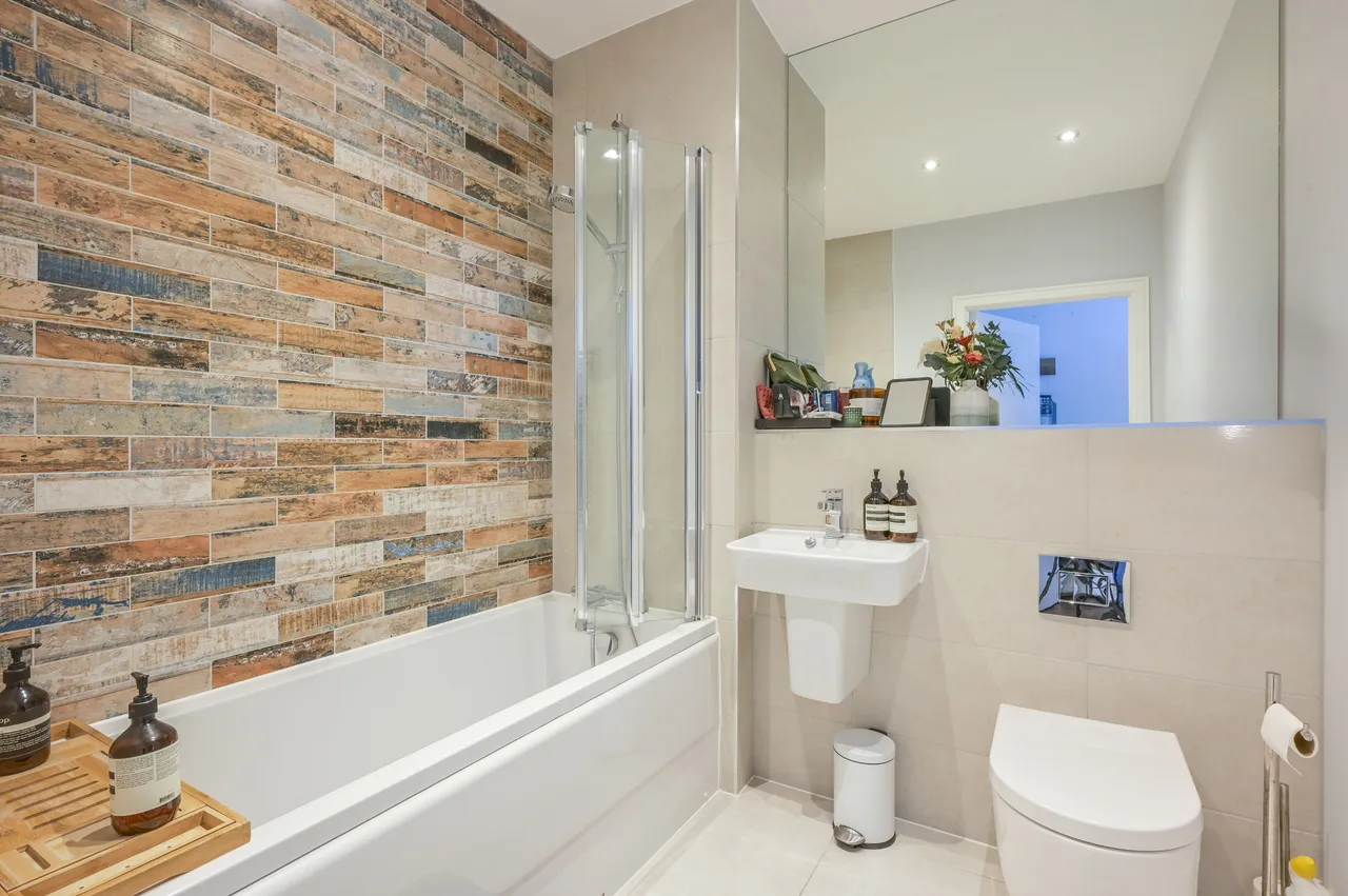 Flat 310, Legacy House 4a, London, photo 8
