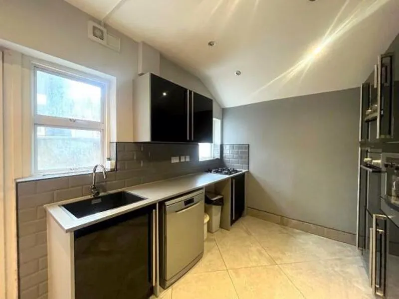 Chatsworth Road, Luton LU4 8AS, photo 4