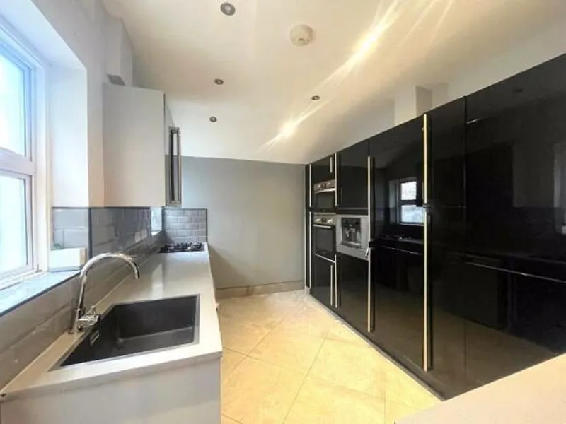 Chatsworth Road, Luton LU4 8AS, photo 3