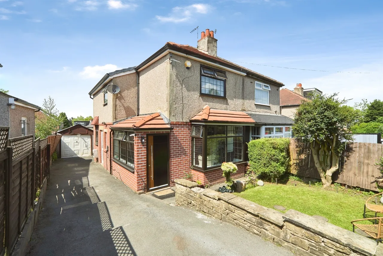 3 bed house for sale — High Park Drive, BRADFORD