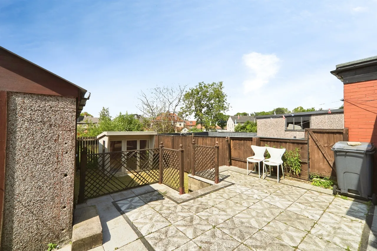High Park Drive, BRADFORD, photo 11