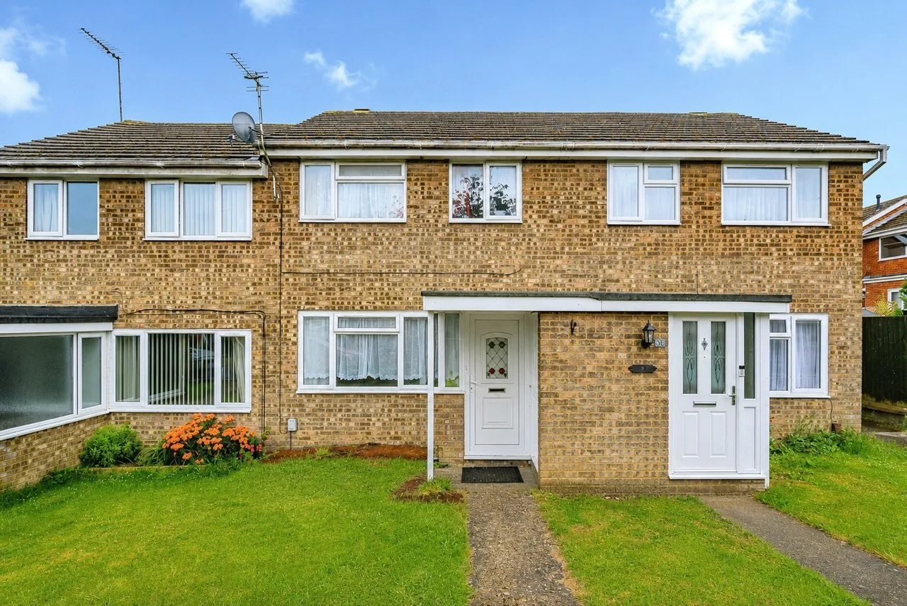 3 bed house for sale — Englands Avenue, Dunstable, Bedfordshire, LU6
