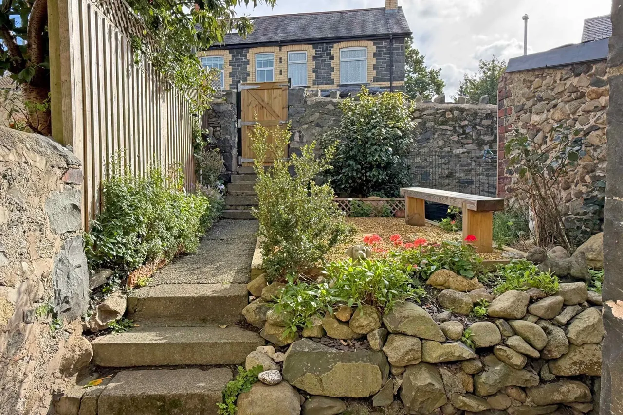Bryn Coed Terrace, Llanfa, photo 11