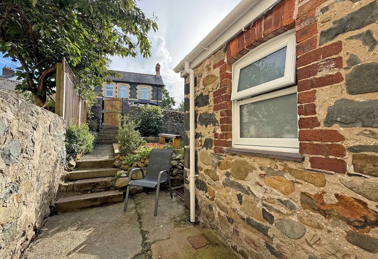 Bryn Coed Terrace, Llanfa, photo 12