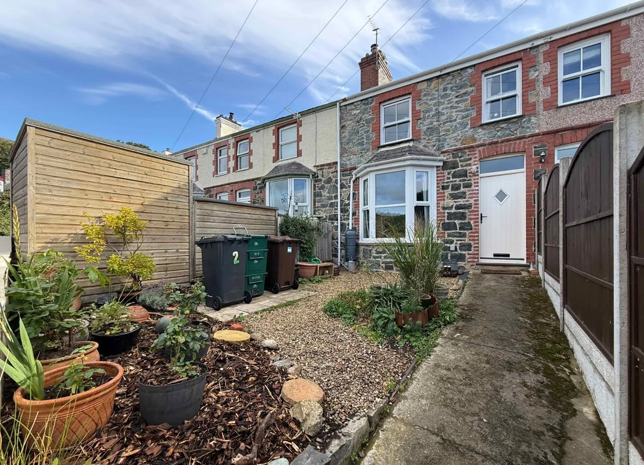 3 bed house for sale, Bryn Coed Terrace, Llanfa