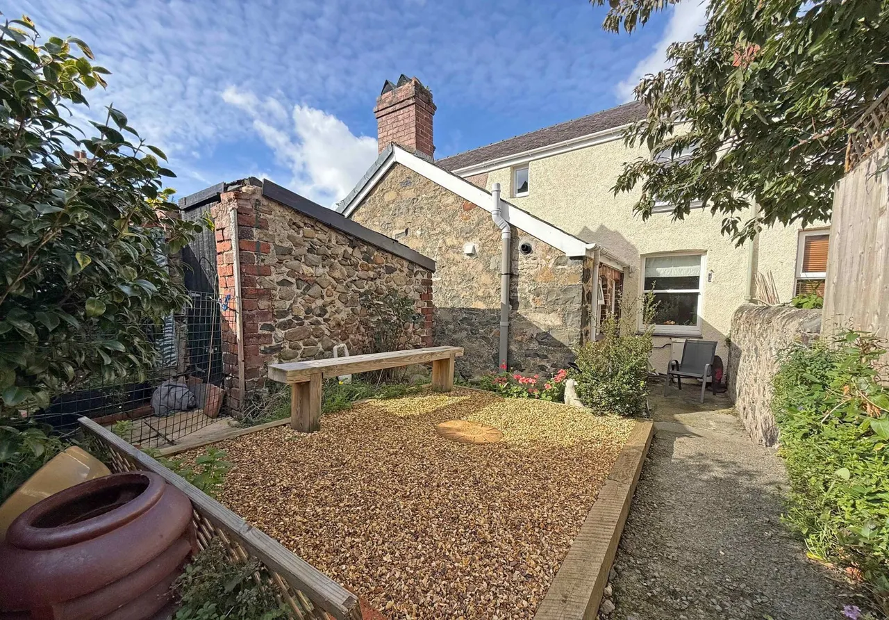 Bryn Coed Terrace, Llanfa, photo 3