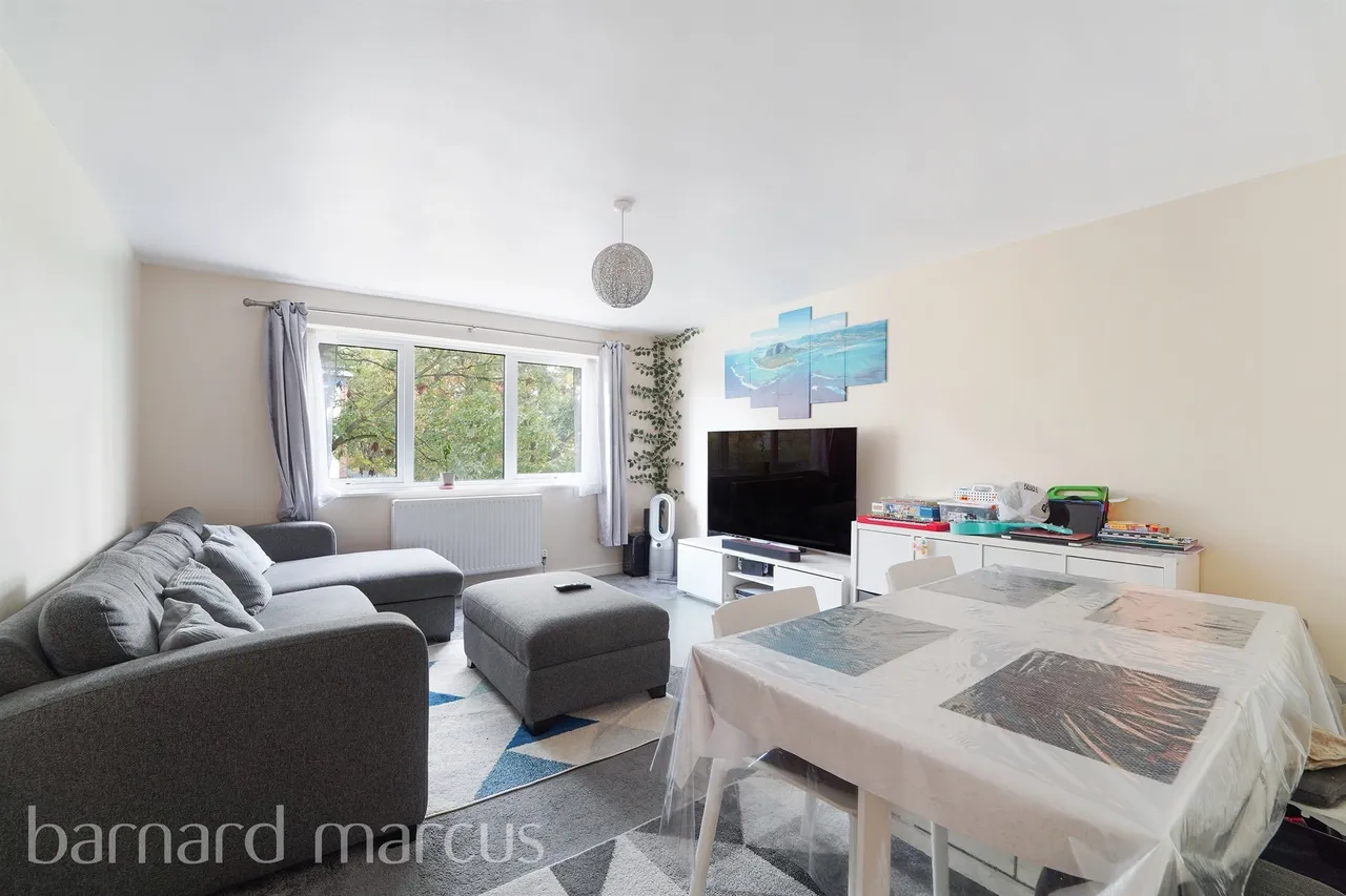 Teddington Close, Epsom, photo 2
