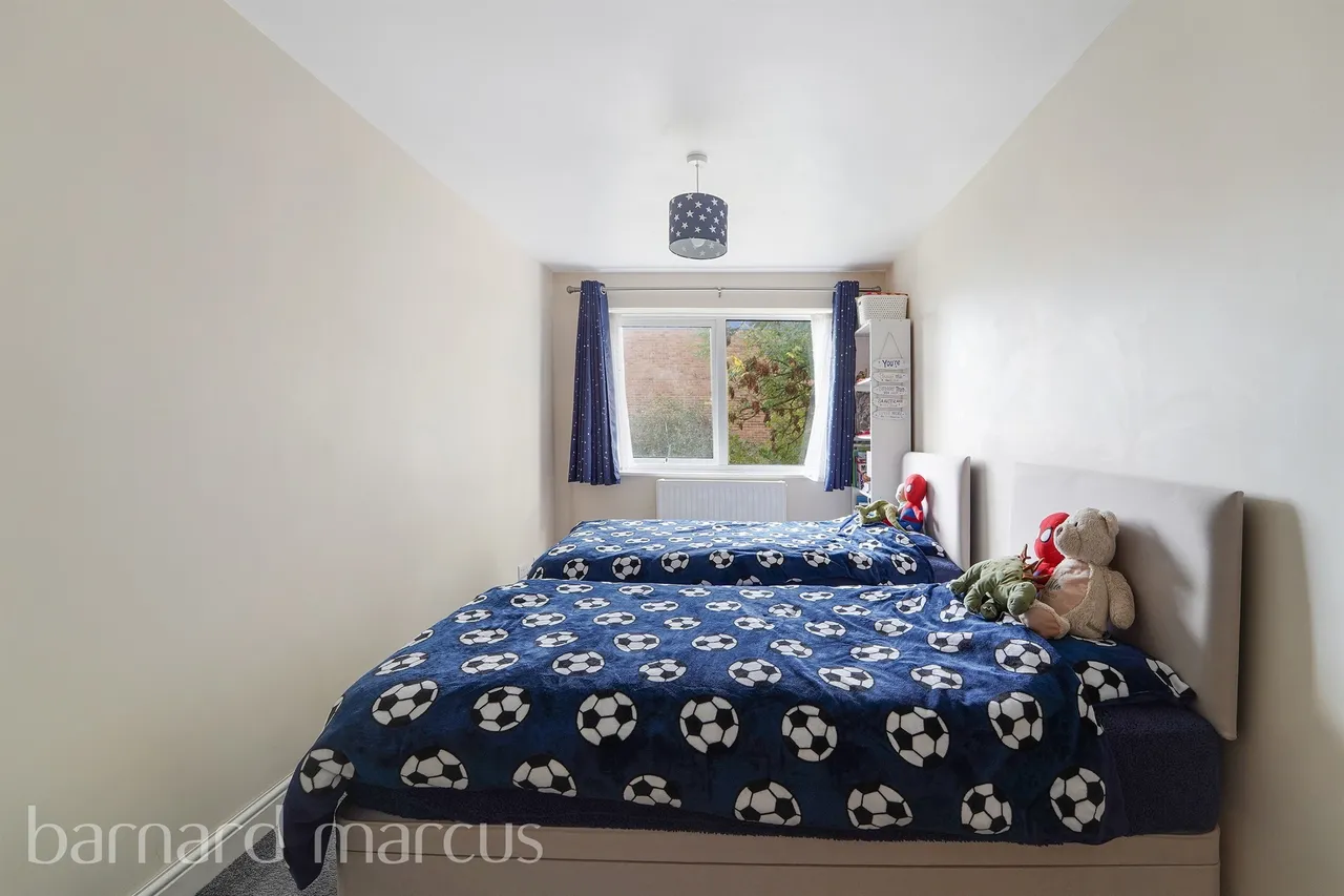 Teddington Close, Epsom, photo 6