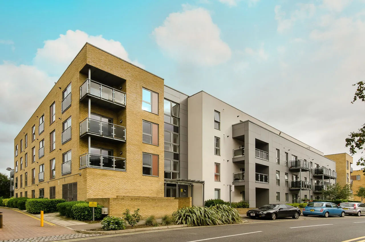 2 bed flat to rent — 33 Fleming House, St Georges Grove, London