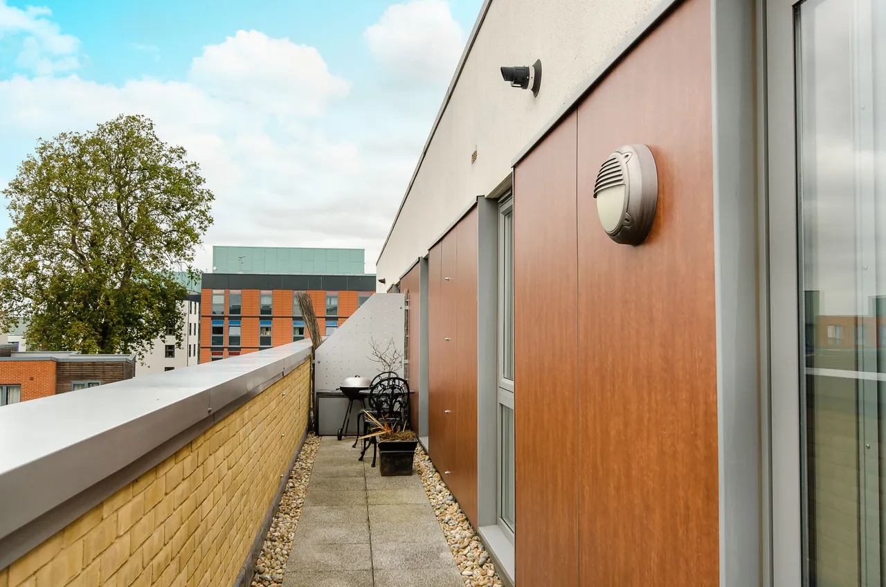 33 Fleming House, St Georges Grove, London, photo 2
