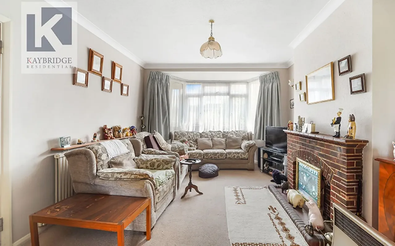 Cumberland Drive, Chessington, KT9, photo 2