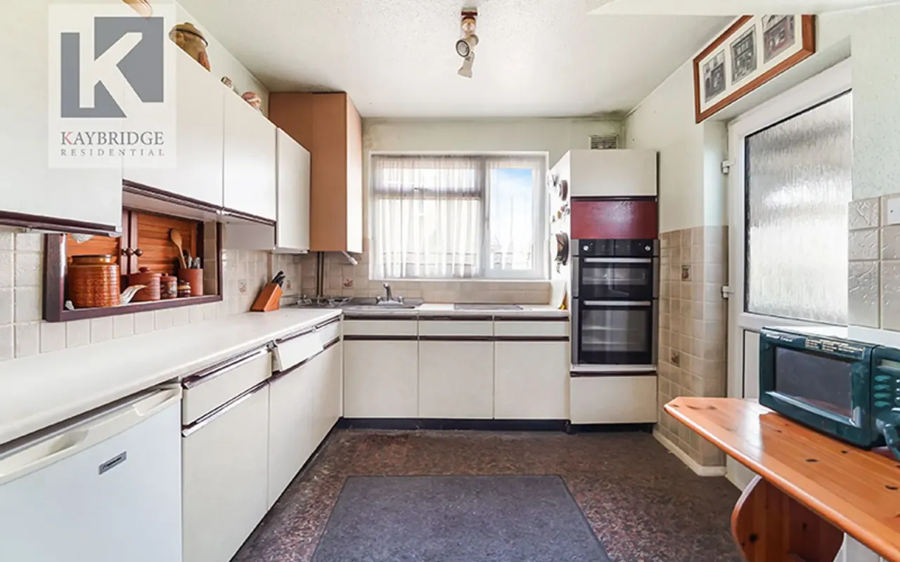 Cumberland Drive, Chessington, KT9, photo 4