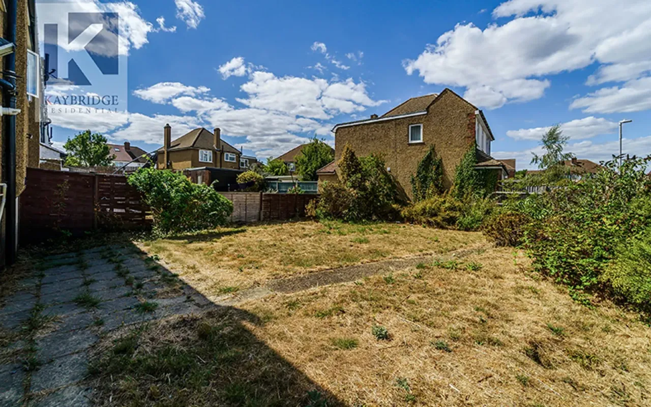 Cumberland Drive, Chessington, KT9, photo 5