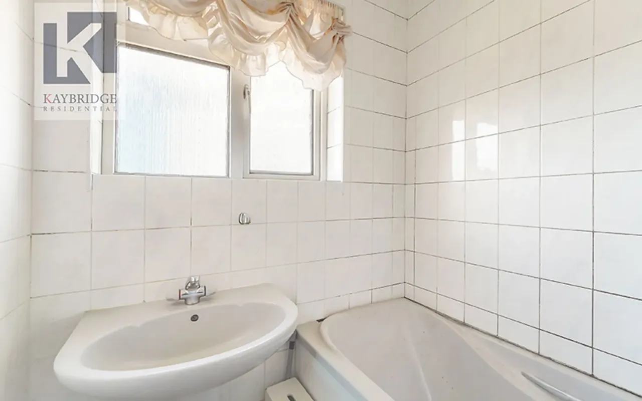Cumberland Drive, Chessington, KT9, photo 7
