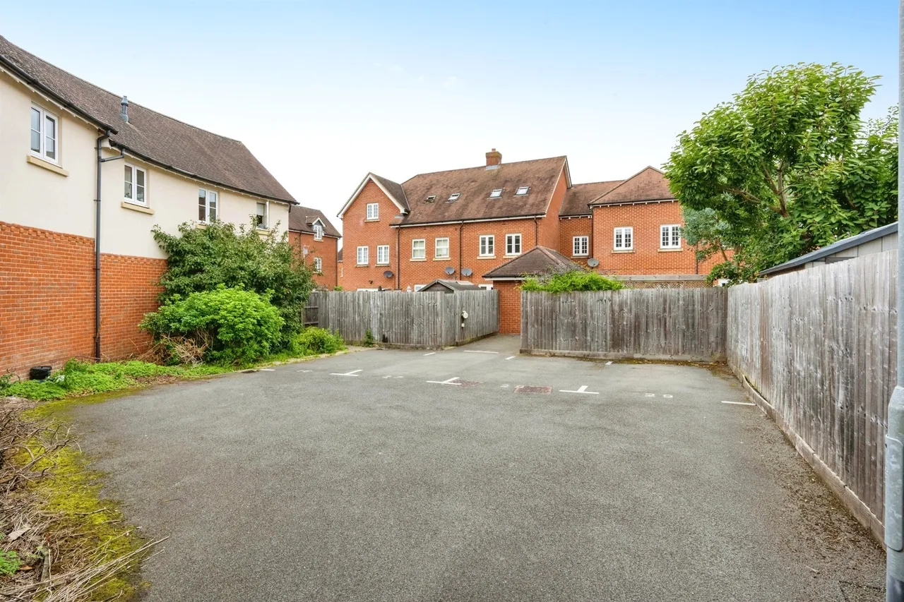 Whittingham Avenue, Wendover, HP22, photo 13