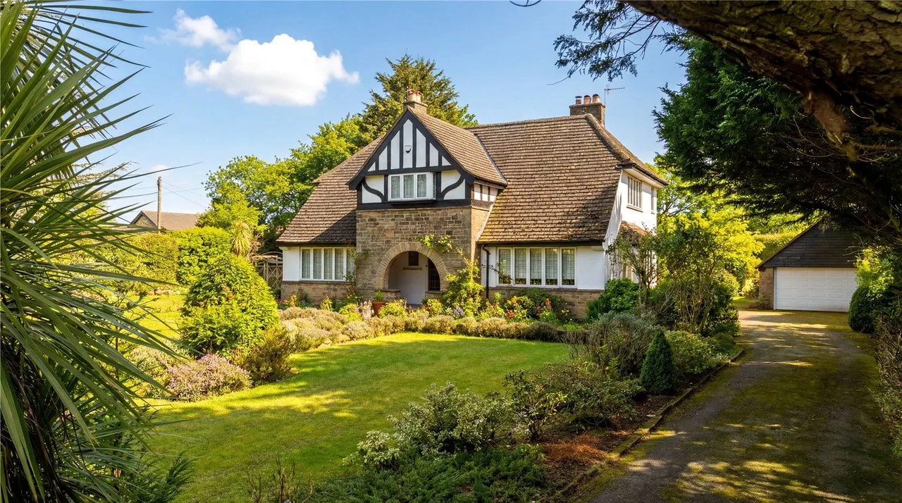 4 bed house for sale, Creskeld Lane, Bramhope