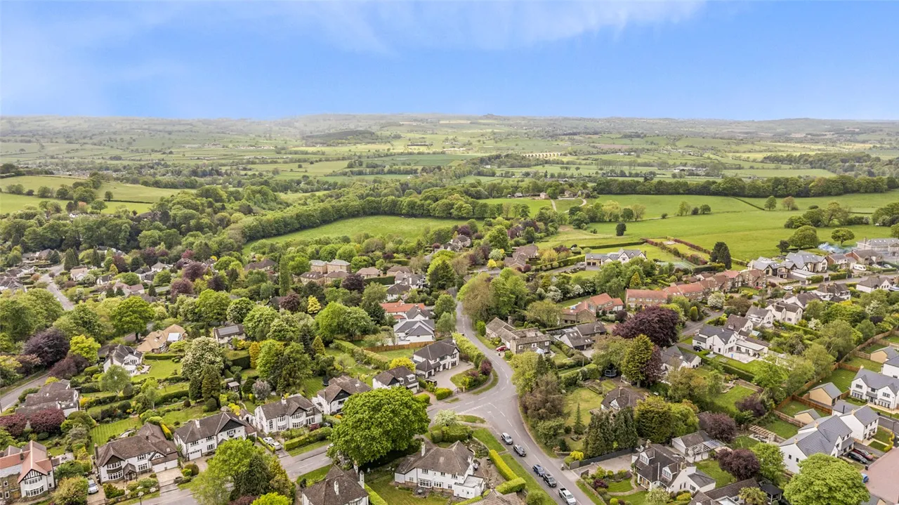 Creskeld Lane, Bramhope, photo 25