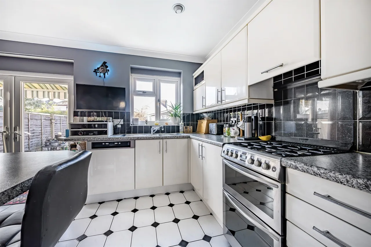 Kenilworth Crescent, Enfield, photo 6