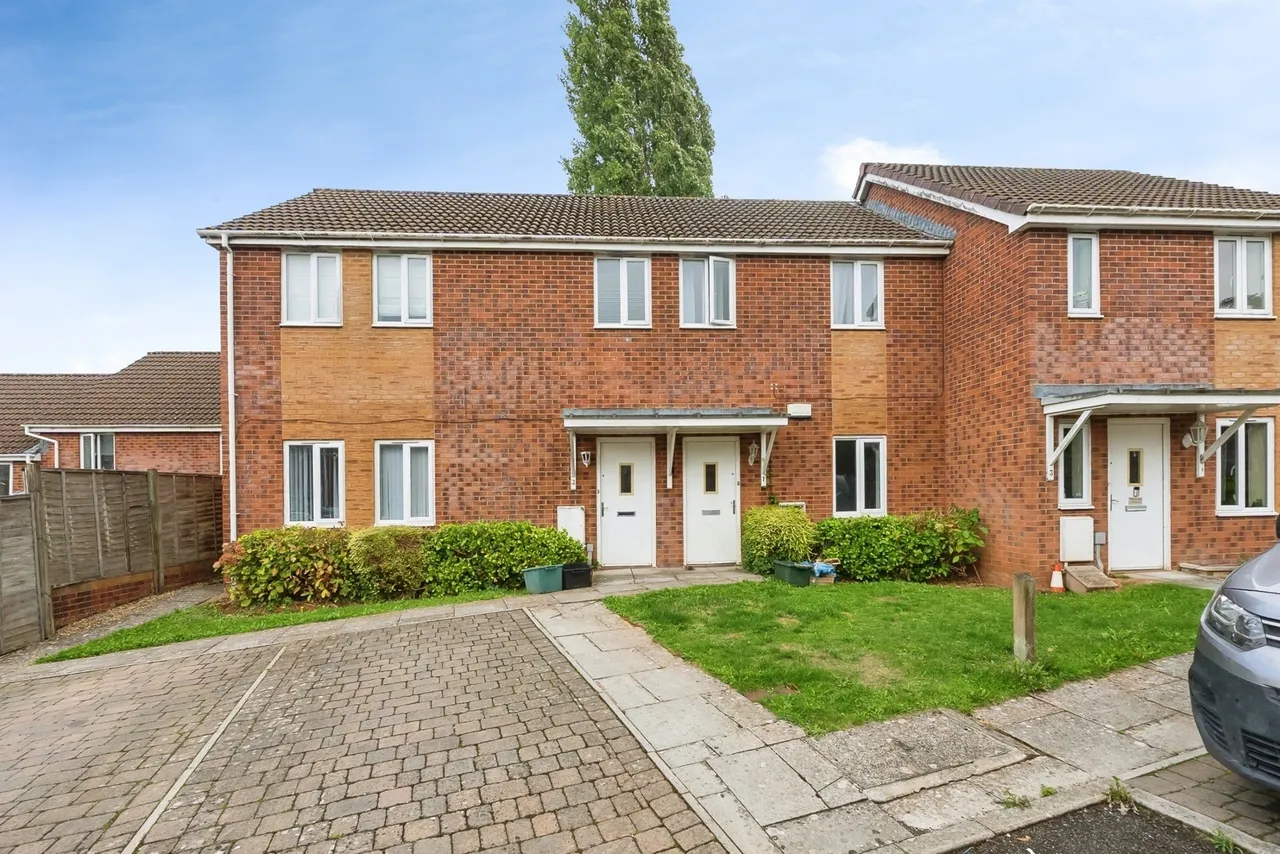 2 bed flat for sale — Rossiter Grange, Bishopsworth, Bristol, Somerset, BS13