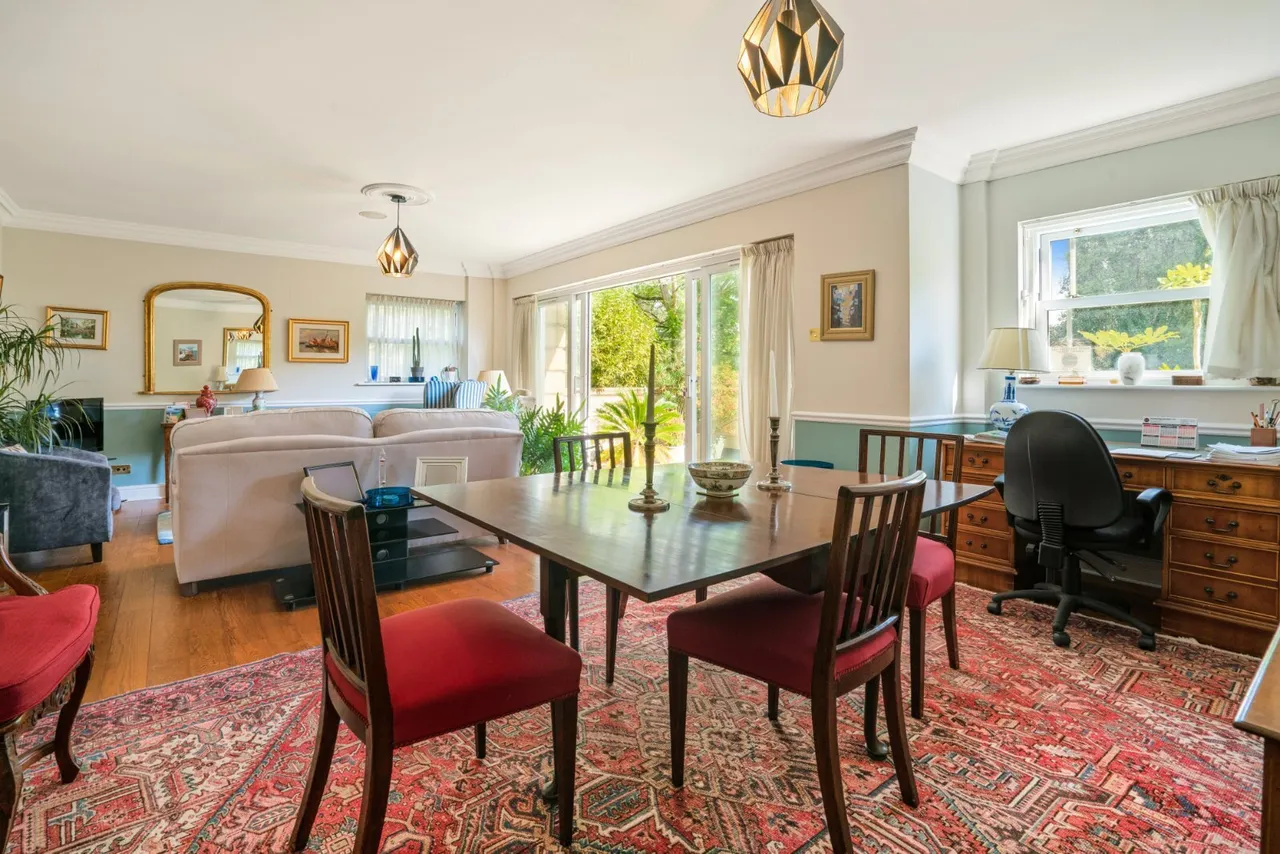 2 bed flat for sale, Wyatt Drive, Barnes, SW13