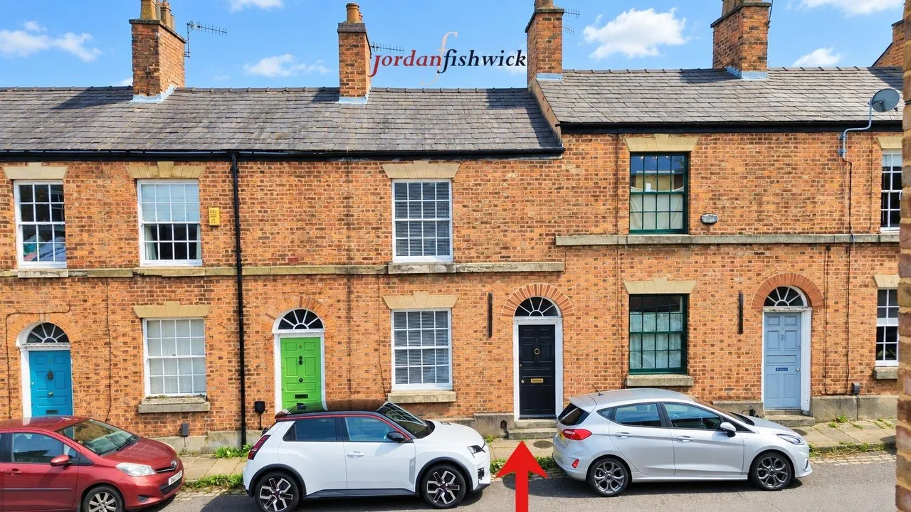 2 bed house for sale, Lord Street, Macclesfield, SK11