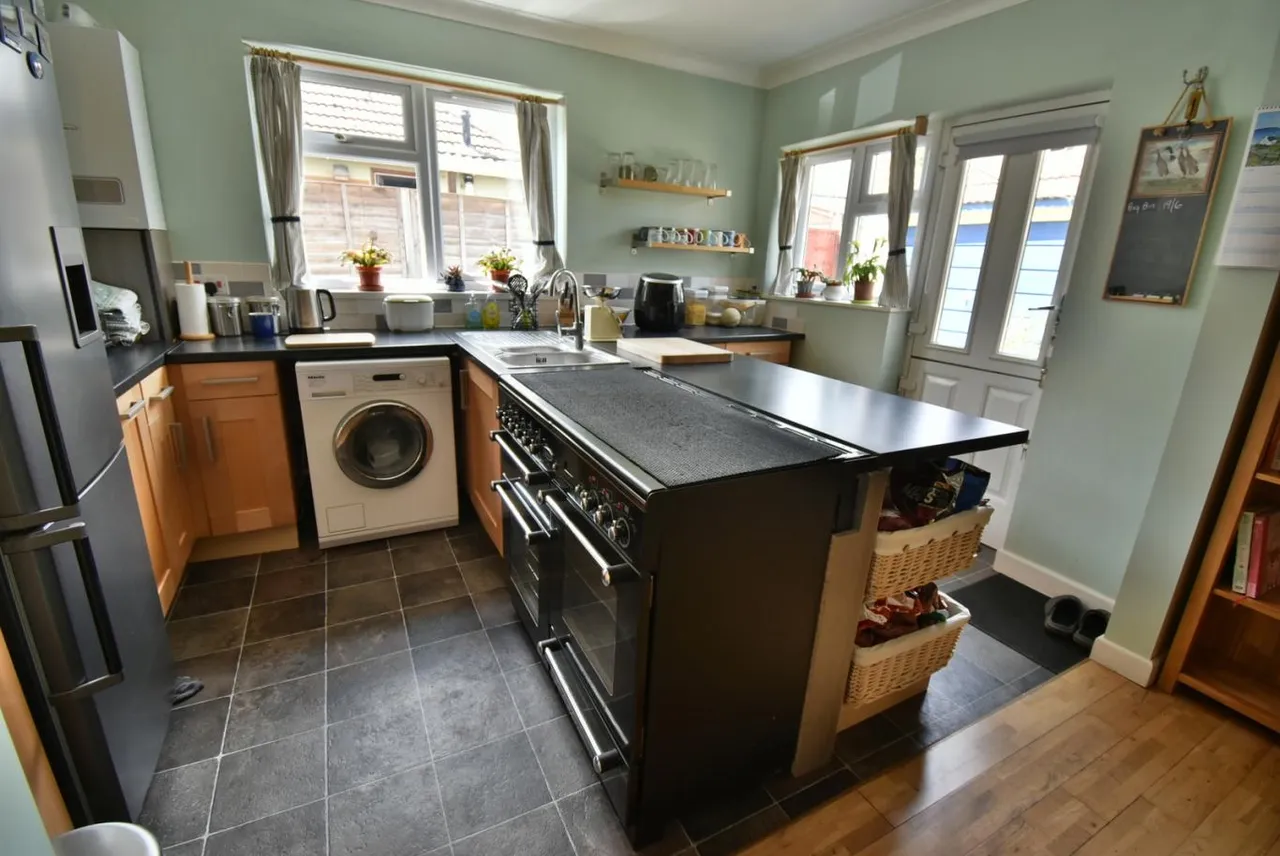 Ringwood Road, BH11, photo 4