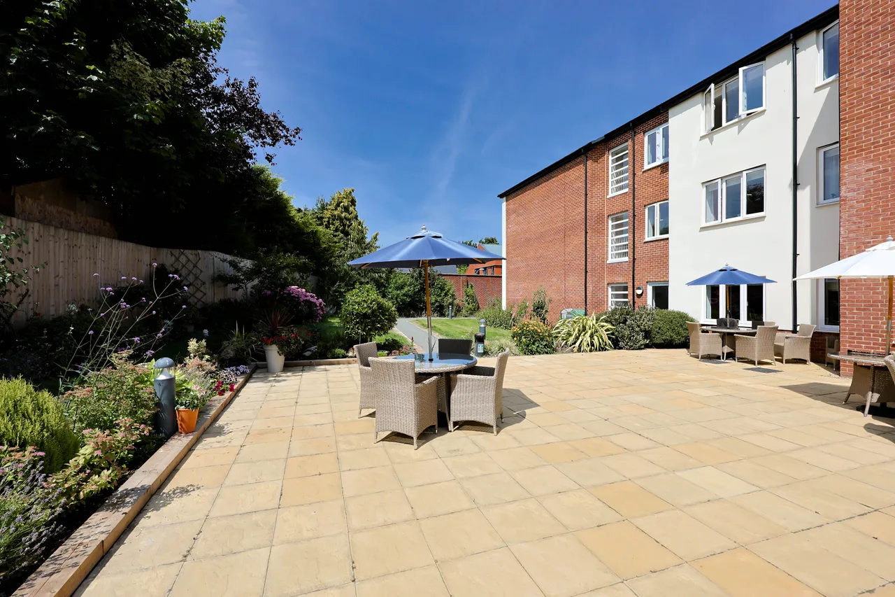 High Street, Standish, photo 14