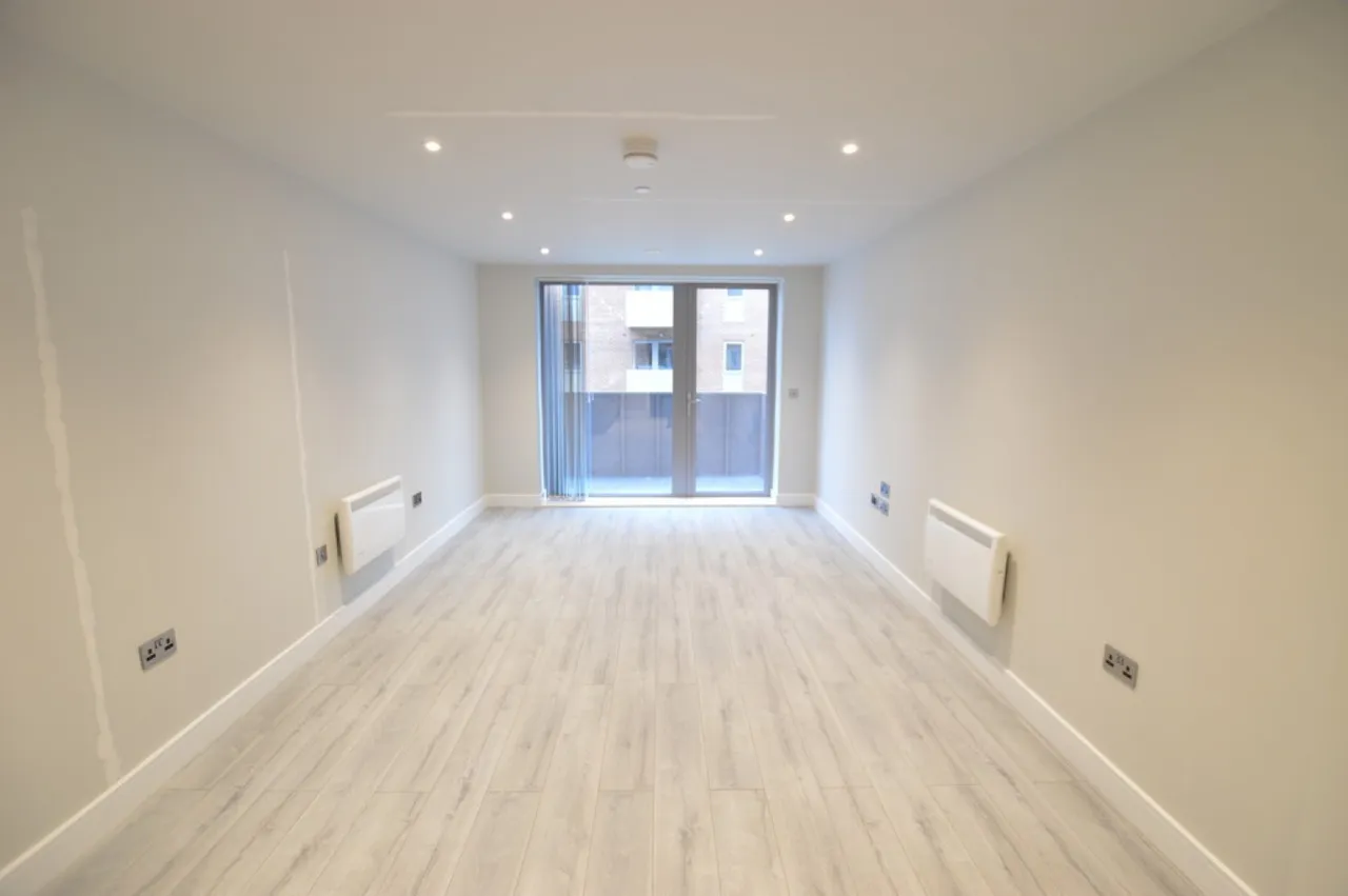 1 bed flat to rent, Petersfield Avenue, Slough, SL2