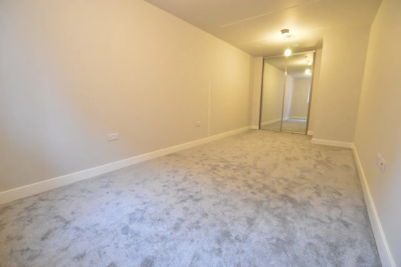 Petersfield Avenue, Slough, SL2, photo 3