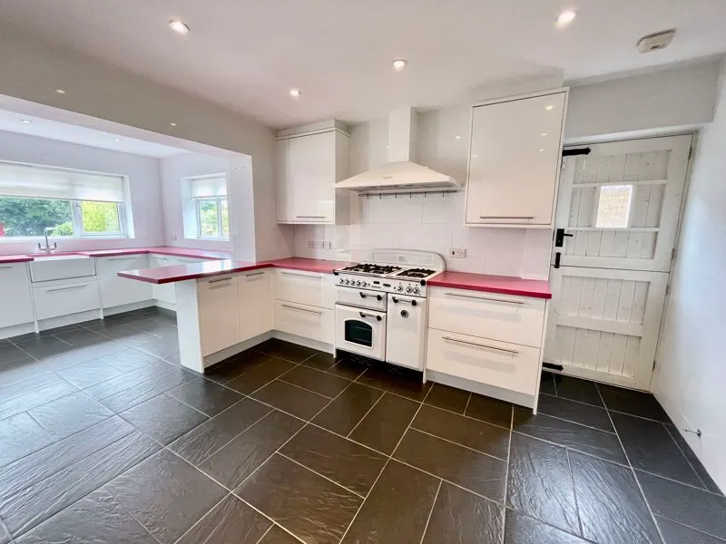 Carrington Avenue, Flackwell Heath HP10 9AL, photo 2