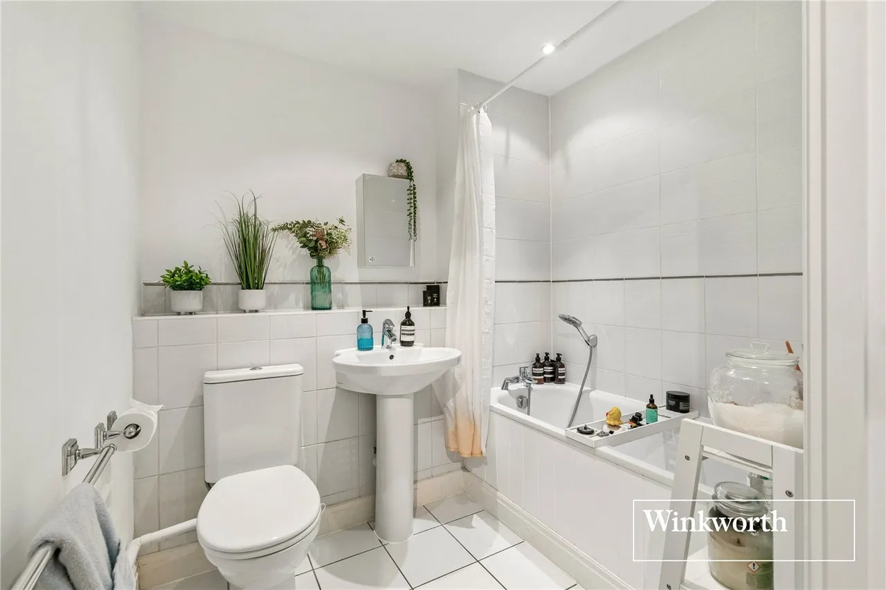 Shillingford Close, Mill Hill East, NW7, photo 11