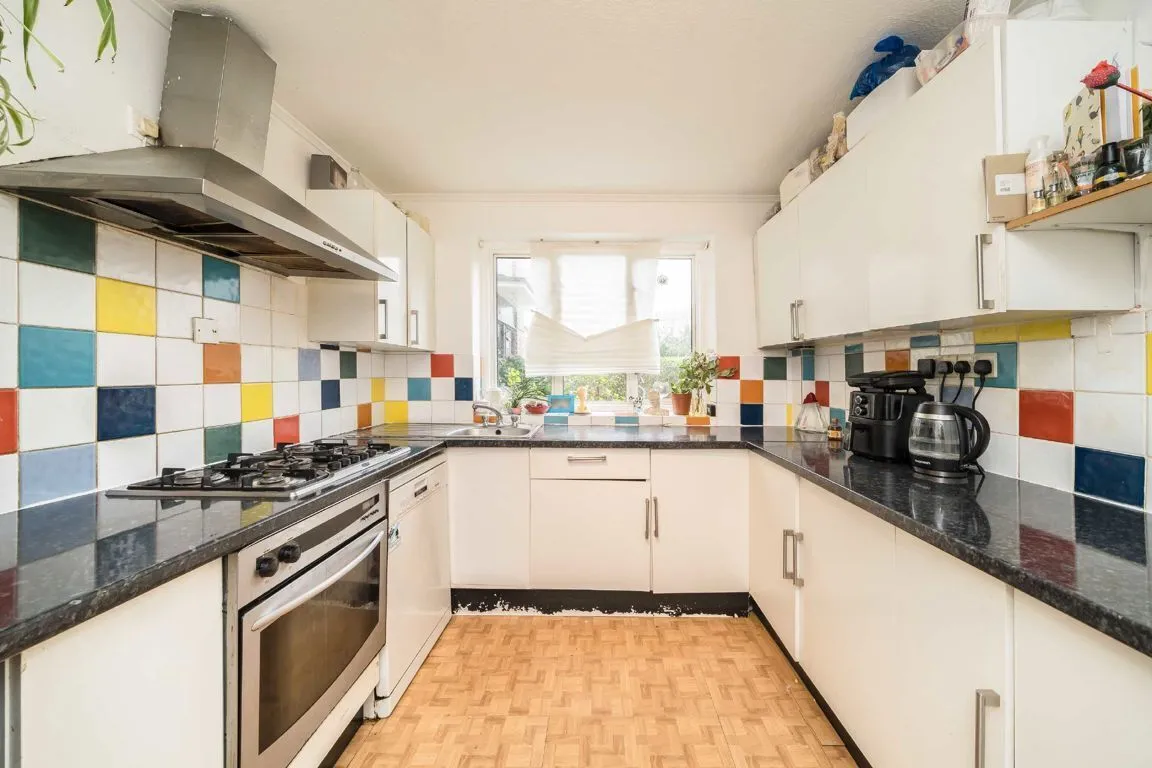 Bourke Close, SW4, photo 4