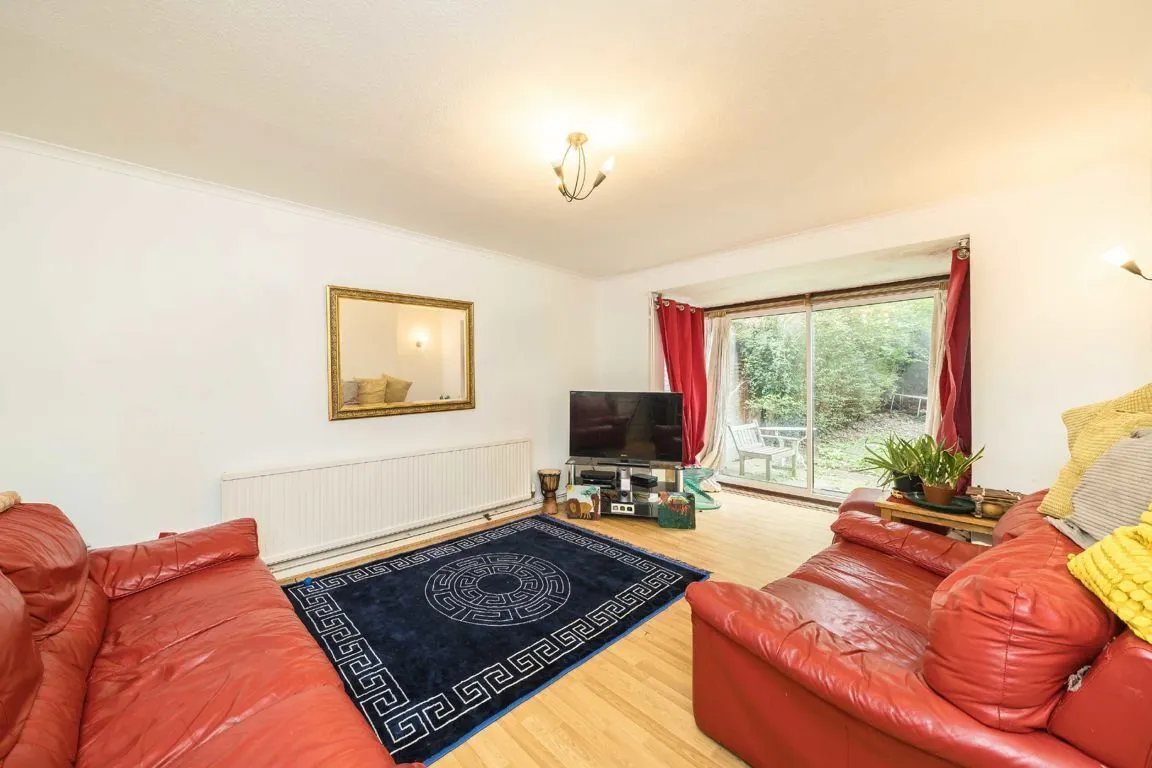 Bourke Close, SW4, photo 2