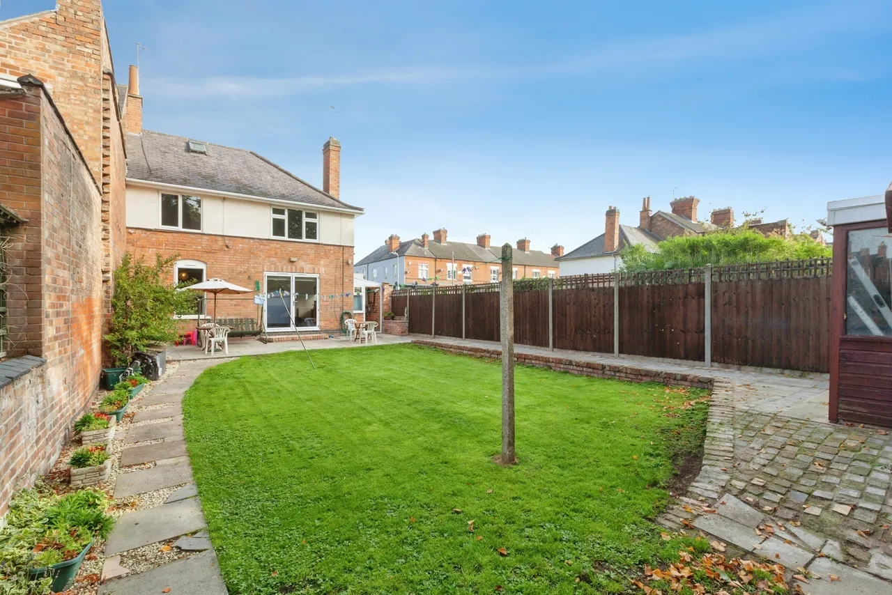 Knighton Fields Road West, Leicester, LE2, photo 13