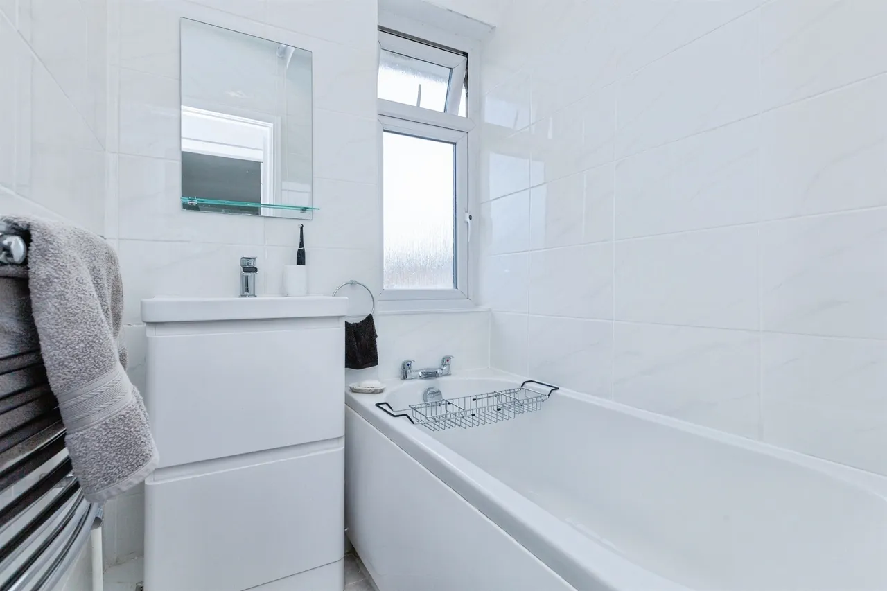 Knighton Fields Road West, Leicester, LE2, photo 9