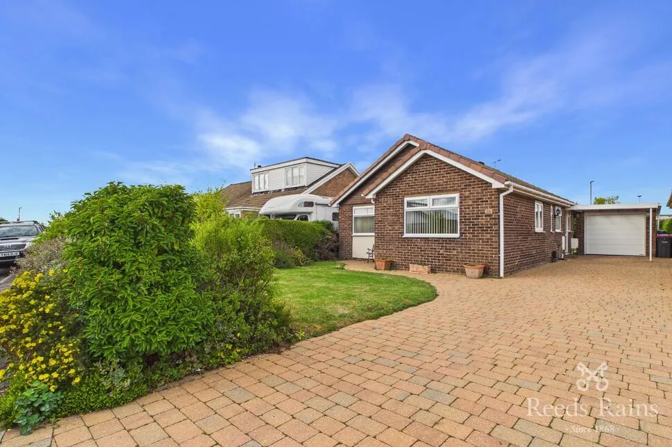 3 bed house for sale — Pine Avenue, South Anston, South Yorkshire, S25