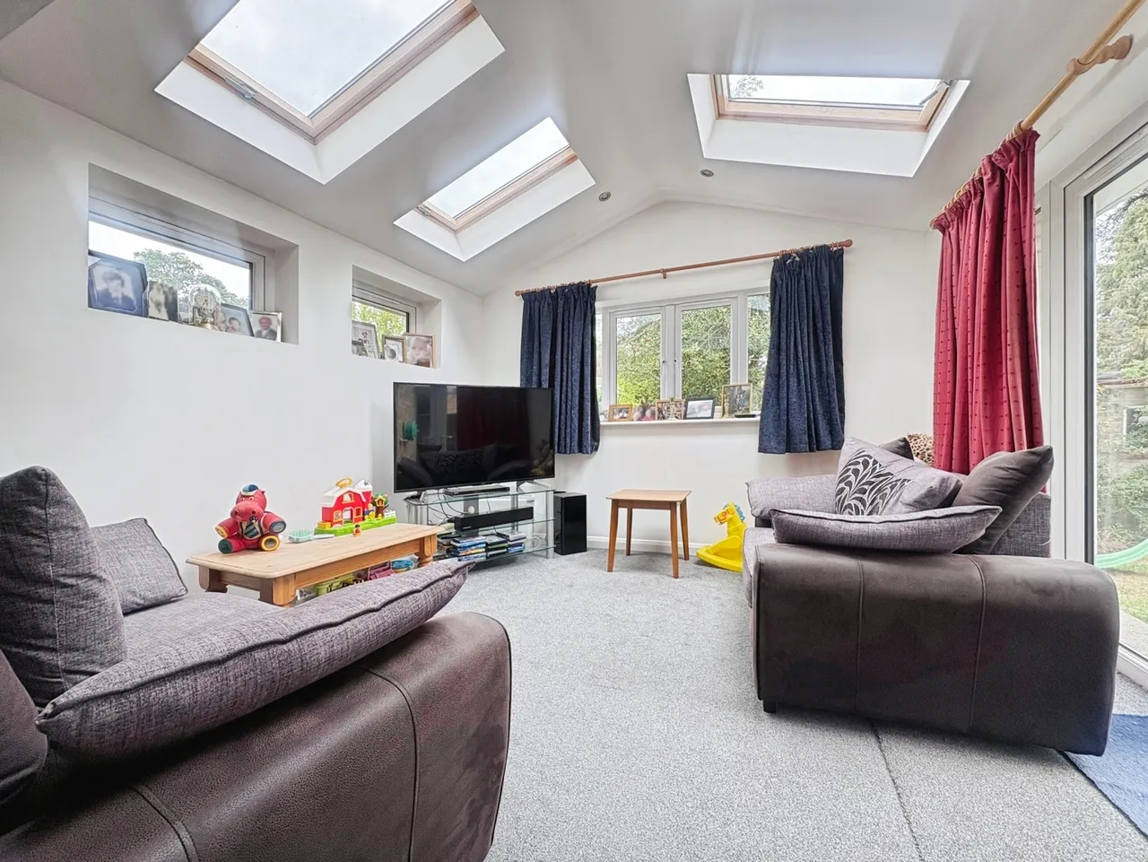 Oast House Crescent, Farnham, Surrey, GU9 0NP, photo 15