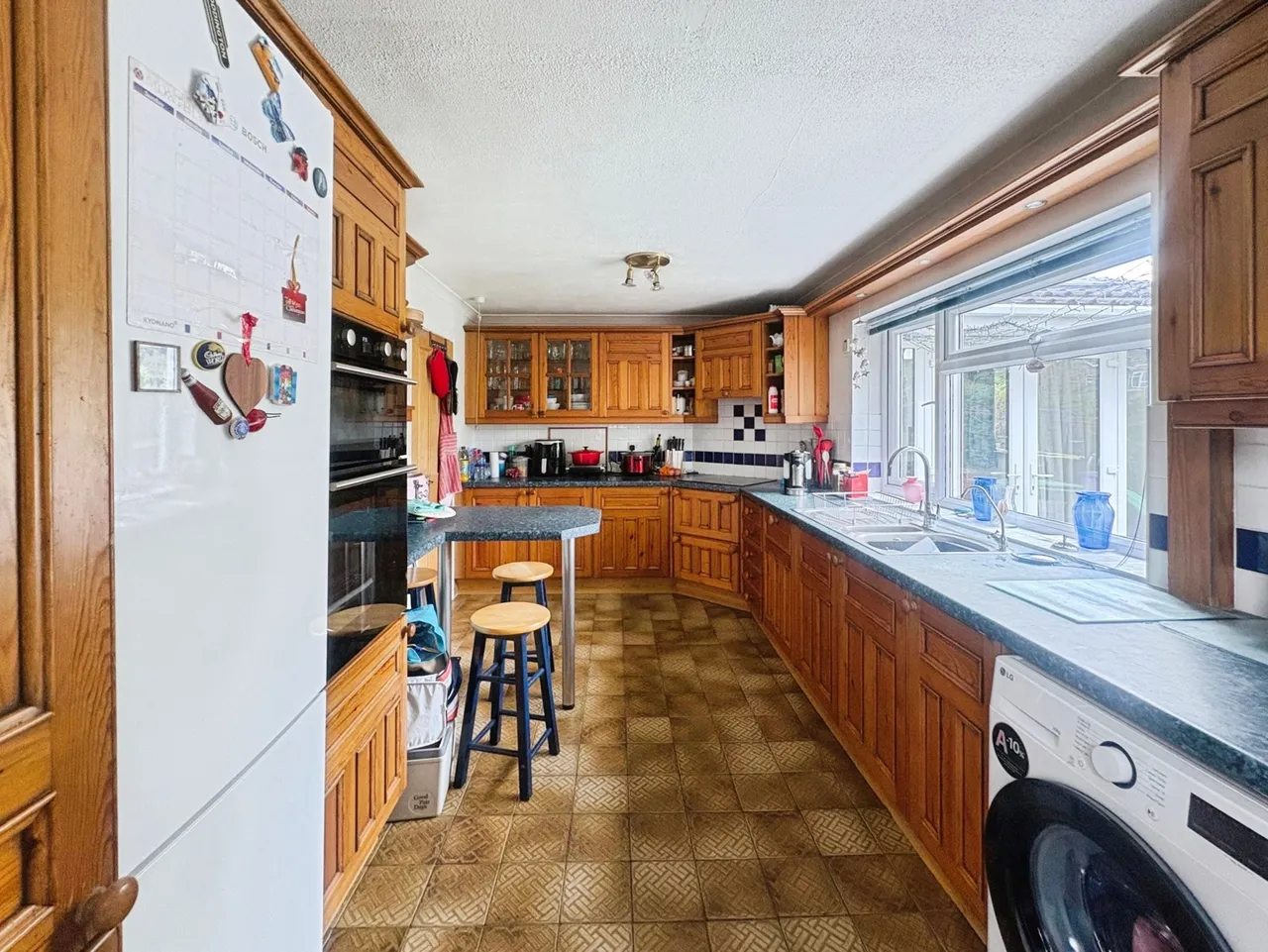 Oast House Crescent, Farnham, Surrey, GU9 0NP, photo 3