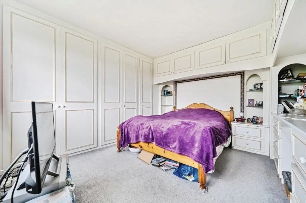 Oast House Crescent, Farnham, Surrey, GU9 0NP, photo 6
