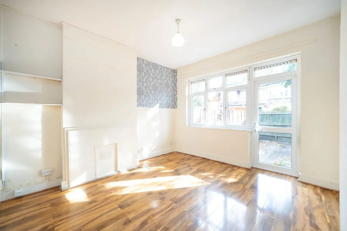 Nemoure Road, W3, photo 2