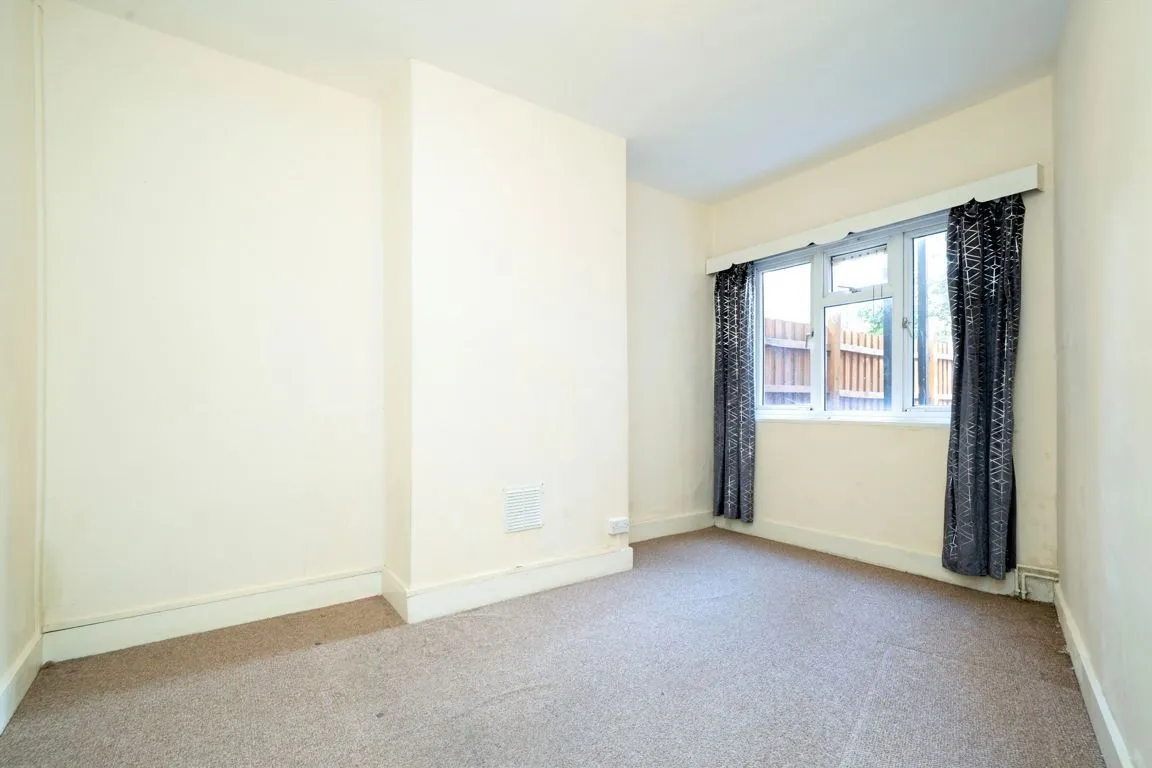 Nemoure Road, W3, photo 4