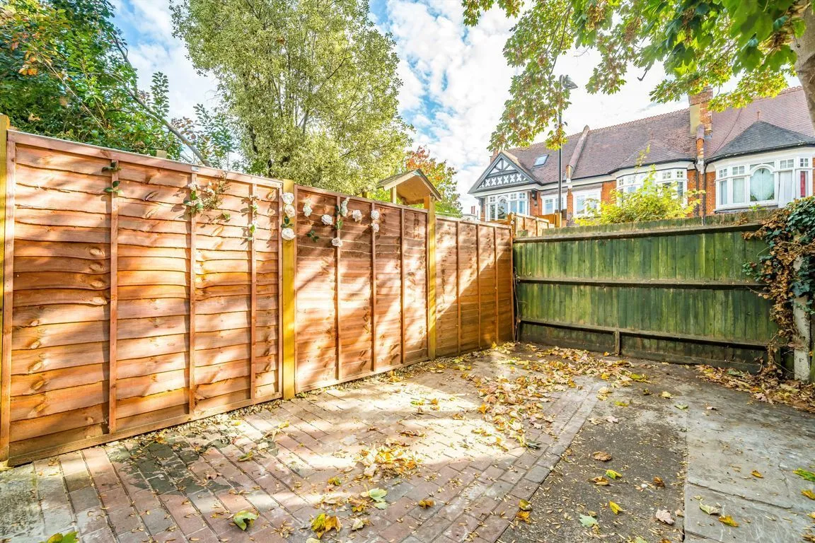 Nemoure Road, W3, photo 5