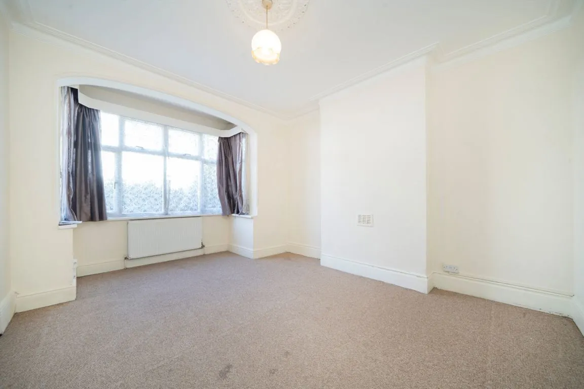 Nemoure Road, W3, photo 3