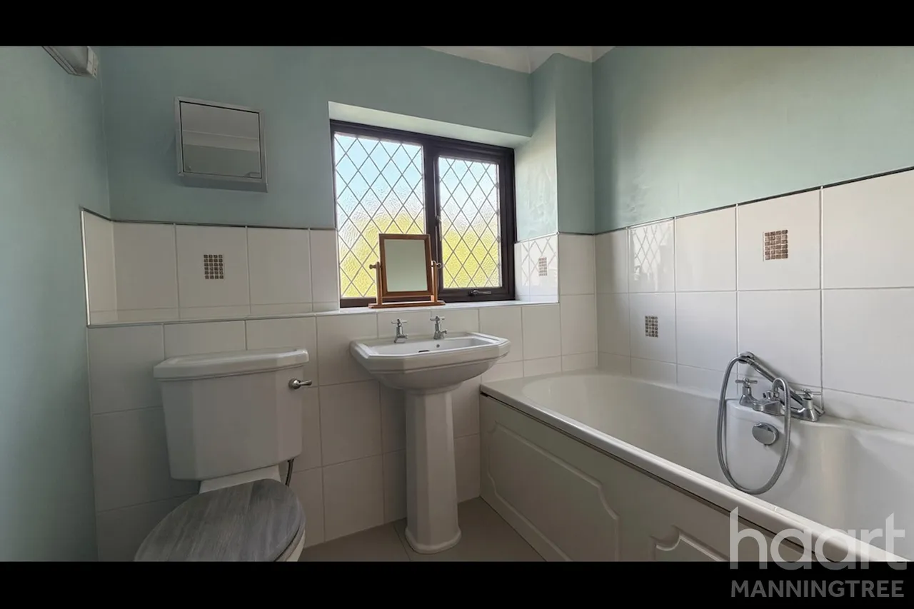 Clacton Road, Wix, CO11, photo 14