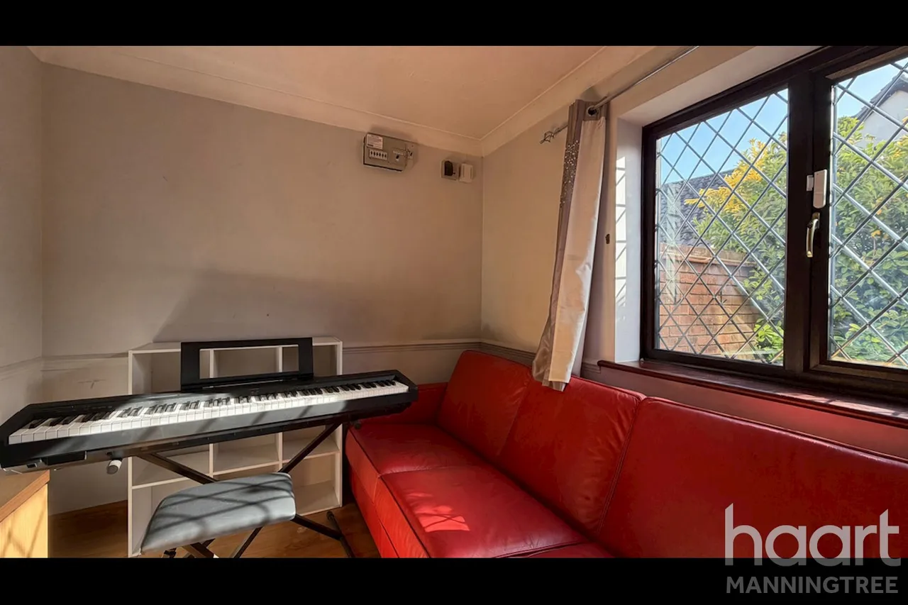 Clacton Road, Wix, CO11, photo 18