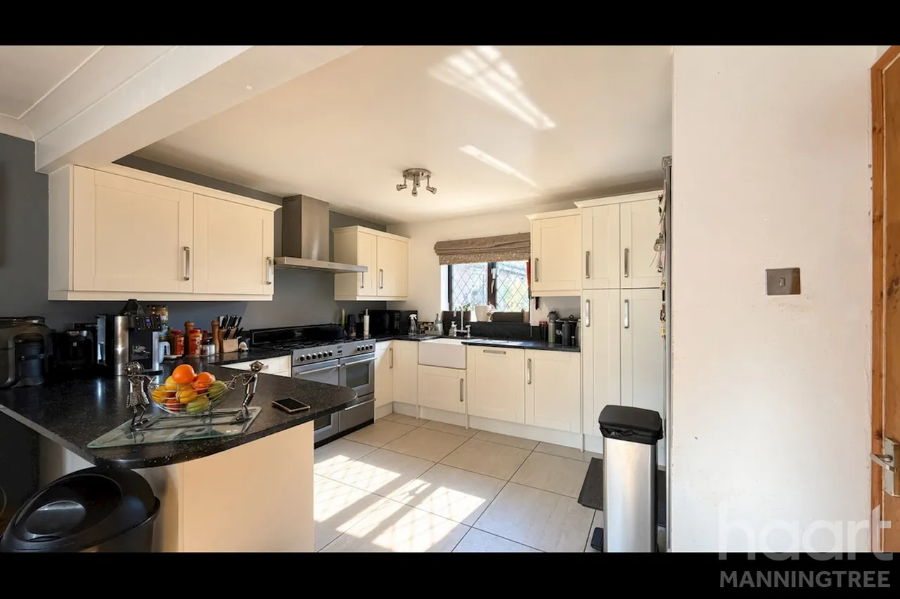 Clacton Road, Wix, CO11, photo 3
